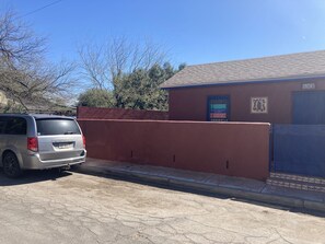 Property grounds - Guest room with private outside entrance with bath in Historic Barrio Viejo (Tucson)