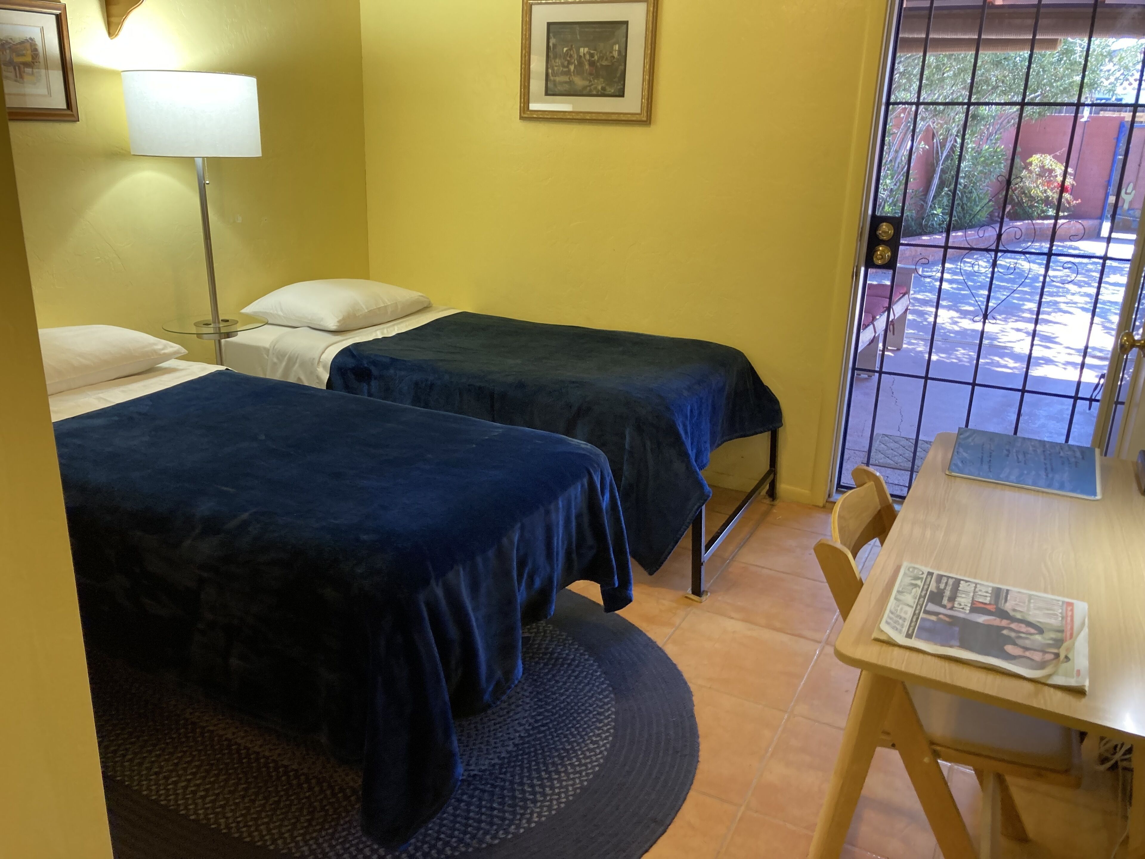 1 habitación, escritorio, tabla de planchar con plancha y wifi gratis 