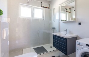 Douche, sèche-cheveux