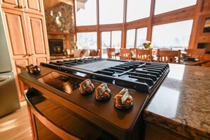 Fridge, microwave, oven, stovetop - Lodge w/ Indoor Pool along Devil's Lake Park! (Merrimac)