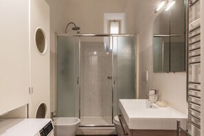 Douche, bidet