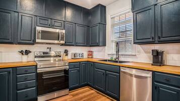 Réfrigérateur, micro-ondes, four, lave-vaisselle