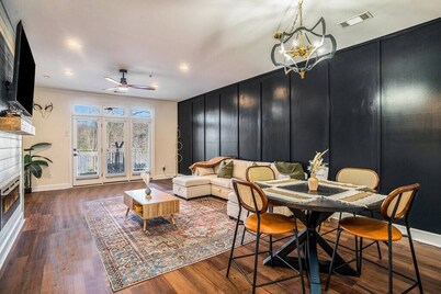 Sunsets on Lake Marion: 2BD Lakefront Luxury Bliss