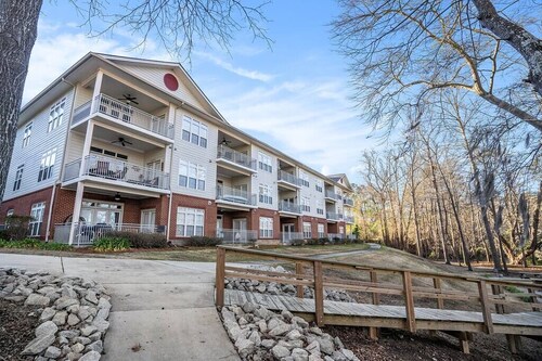 Sunsets on Lake Marion: 2BD Lakefront Luxury Bliss