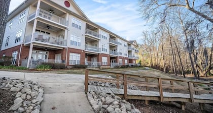 Sunsets on Lake Marion: 2BD Lakefront Luxury Bliss