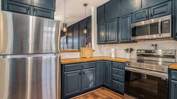 Réfrigérateur, micro-ondes, four, lave-vaisselle