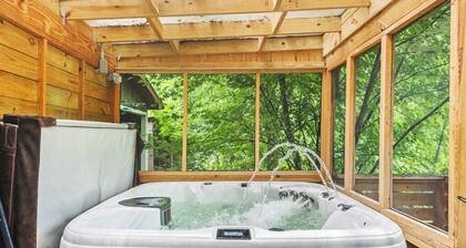 Group Estate with Pool & Hot Tub