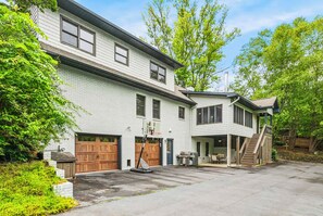 Exterior - Group Estate with Pool & Hot Tub (Fairview)