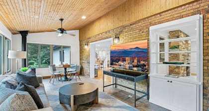 5 Acre Estate: Pool/Hot Tub/Basketball/Fire Pit
