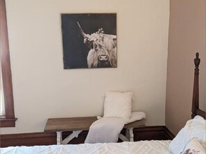 3 bedrooms, desk, iron/ironing board, travel crib