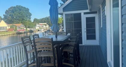 Incredible Bayfront Home with Amazing Sunsets! A warm home with lots of space