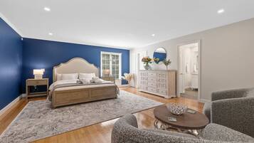 8 bedrooms, desk, iron/ironing board, free WiFi