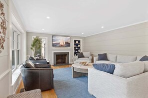 Smart TV, videogames, livros, aparelho de som