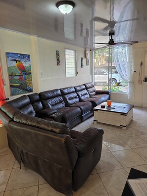 Smart TV - Rustic Cottage Style w/ Relaxing Suspended Hangout Pods! Tranquil water sounds. (Managua)