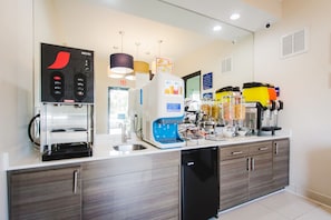 Free daily buffet breakfast  - Palace Inn Blue I-45 & College Ave (Houston)