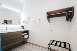 Family Room | Bathroom
