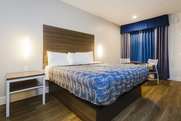 Standard Room, 1 King Bed | 1 bedroom, desk, laptop workspace, soundproofing