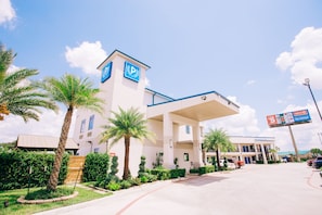 Front of property - Palace Inn Blue I-45 & College Ave (Houston)