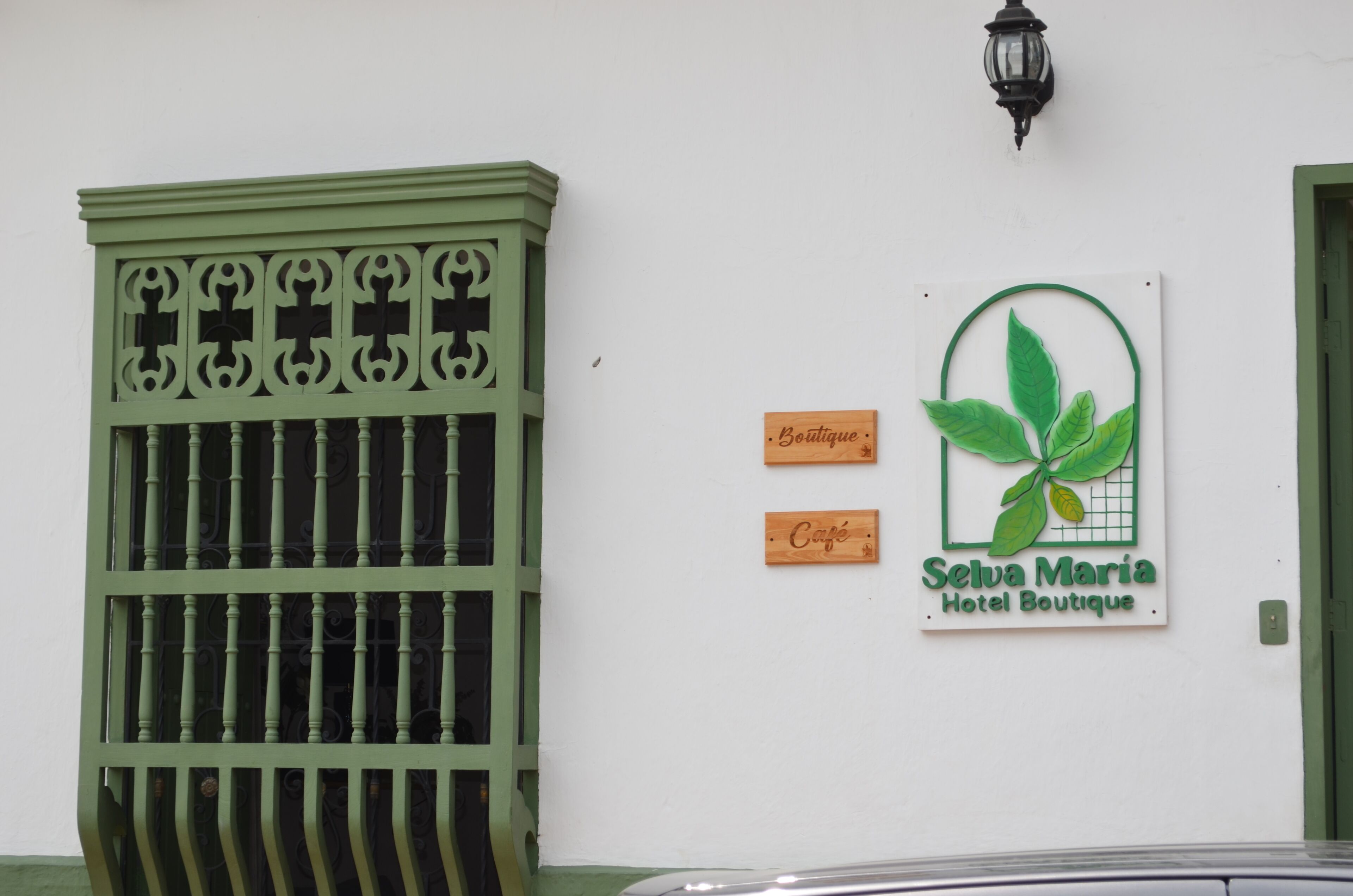 Vista frontal de la propiedad