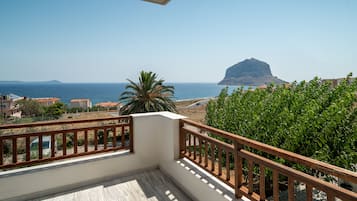 Comfort Studio, Balcony, Sea View | Terrace/patio