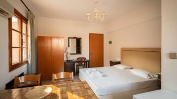 Studio Ăconomique, rez-de-chaussĂ©e | DĂ©coration personnalisĂ©e, bureau