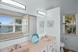 Boblebad, hårføner, håndklær og såpe