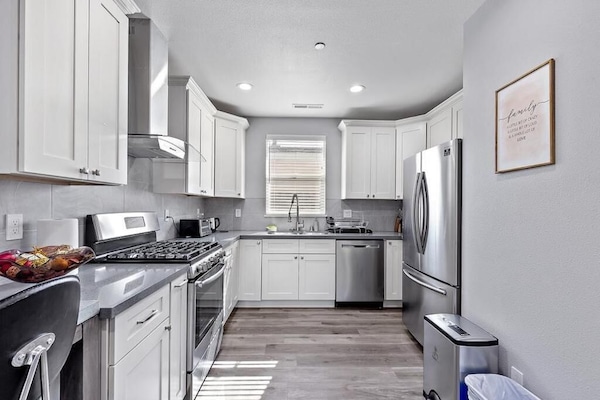 Refrigerador, microondas, horno, placa de cocina