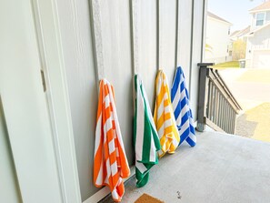 Property grounds - Perdido Key Home WhoopSeaDaisy
2 King Suites, Fire Pit, Bikes, Kids playroom (Pensacola)