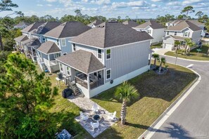 Exterior - Perdido Key Home WhoopSeaDaisy
2 King Suites, Fire Pit, Bikes, Kids playroom (Pensacola)