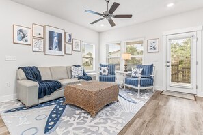 Smart TV, books - Heated Pool 4BR Sleeps 12 Parking for 4 autos (Pensacola)