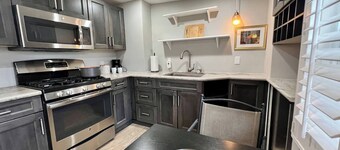 Cozy Downtown Burlingame Apt. | Easy Parking | 1/1