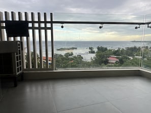Interior - Resort condo , 1 bdm , hot shower
5 swimming pools 2 restaurants (Lapu-Lapu City)