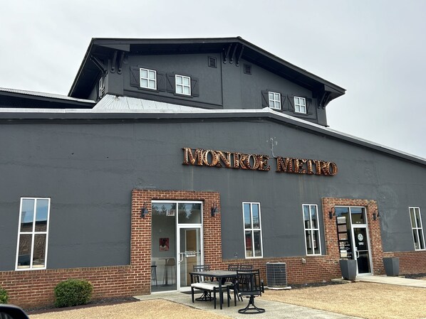 Exterior - 5 min-downtown Monroe, & Wedding Venues. UGA Stanford Stadium just 20 minutes! (Monroe)