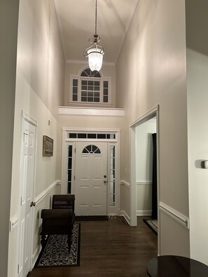 Interior - 5 min-downtown Monroe, & Wedding Venues. UGA Stanford Stadium just 20 minutes! (Monroe)