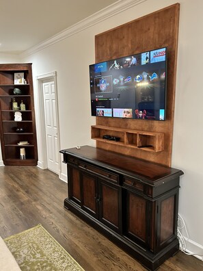 Interior - 5 min-downtown Monroe, & Wedding Venues.  UGA Stanford Stadium just 20 minutes! (Monroe)