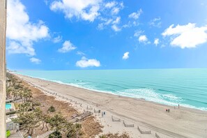 On the beach - Direct Oceanfront Suite - Ocean Reef 803 - Sleeps 4! (Myrtle Beach)