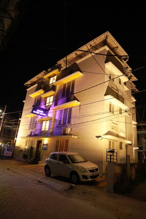 Exterior - The WAVES by the Beach Inn (Kochi)