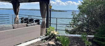 Executive Lakehouse- Sand Beach on 3 private acres with separate Guesthouse