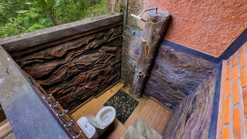 Wooden Room | Bathroom