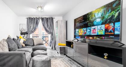 Stunning 2-Bed Apartment in Tipton Sleeps 3