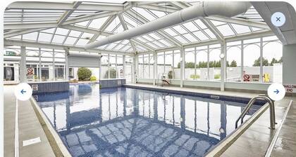 3 bedroom stunning lodge Manor Park linen Inc