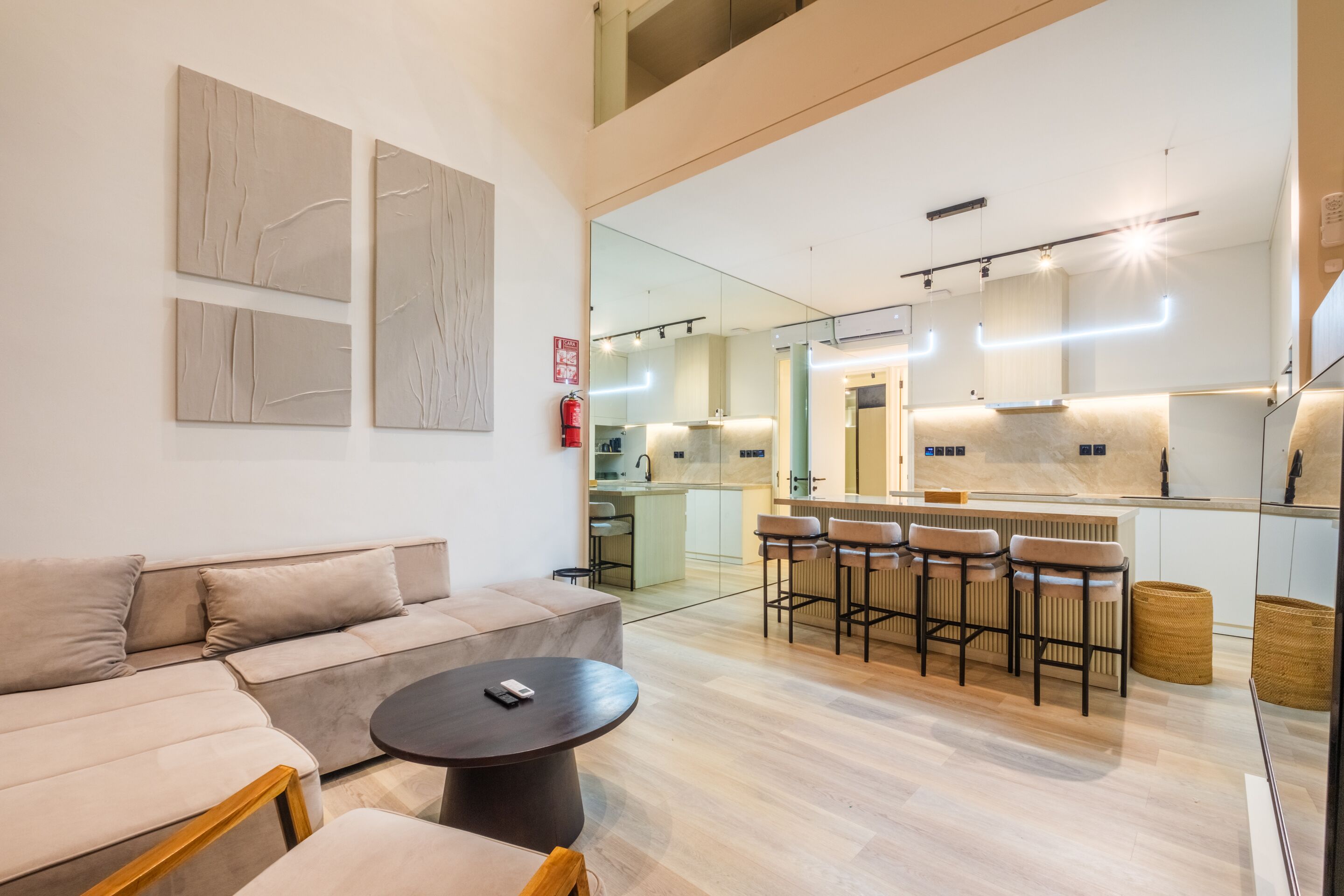 74-cm Smart TV with cable channels