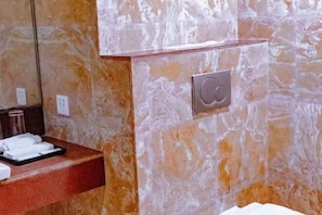 Bathroom - Crown Regency Beach Resort (Boracay Island)