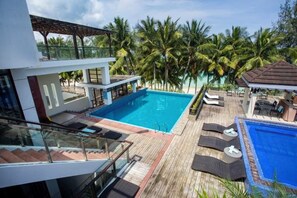 Pool - Crown Regency Beach Resort (Boracay Island)