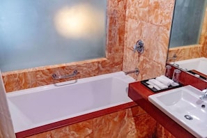 Room - Crown Regency Beach Resort (Boracay Island)