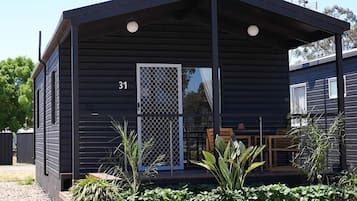 Classic Cottage, 2 Bedrooms | Bed sheets