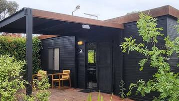 Classic Cabin, 1 Queen Bed | Bed sheets