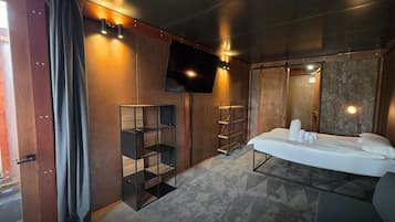 Deluxe Cabin | Bed sheets