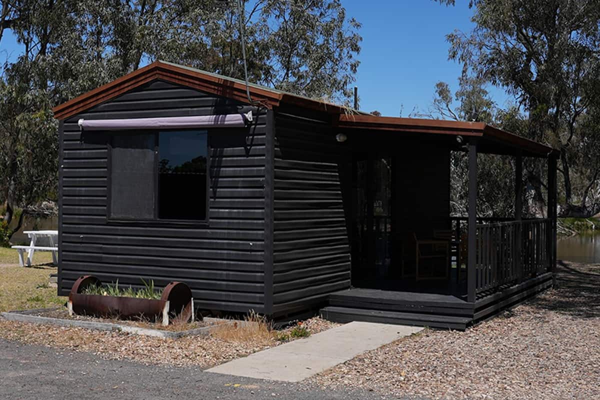 Classic Cabin, 1 Queen Bed | Bed sheets