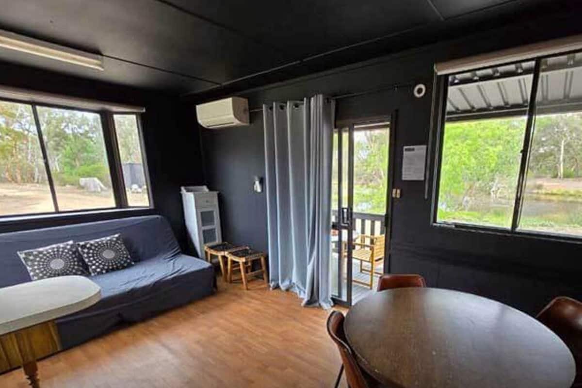 1 habitación y ropa de cama